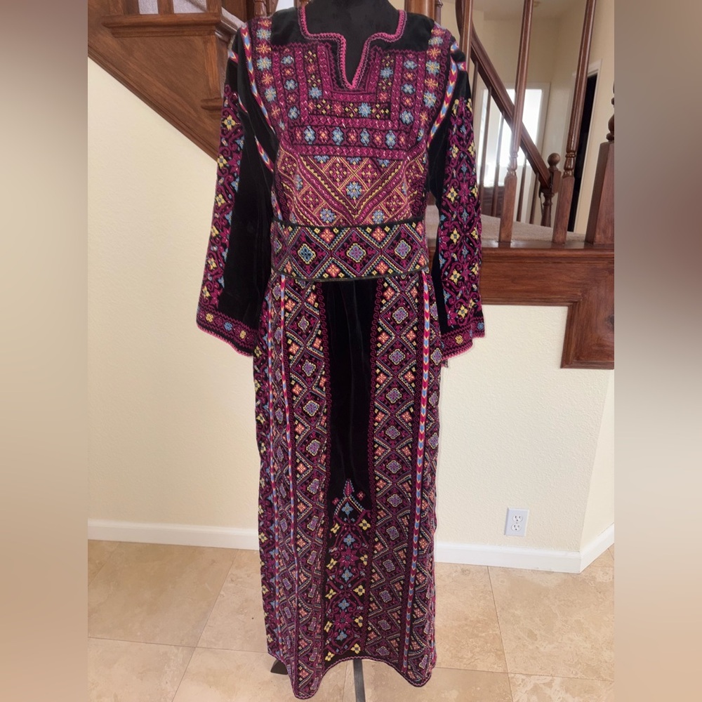 Hand Embroidered tatreez thob thoub thobe
Palestinian dress